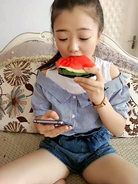 小姨妈吃瓜,揭秘娱乐圈背后的那些事儿