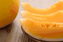 初初吃蜜瓜,甜蜜滋味尽在口中